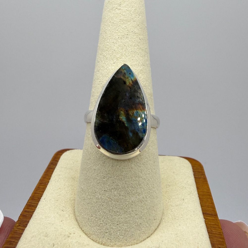 Stunning 20x11mm pear shaped Labradorite cabochon ring in sterling silver!